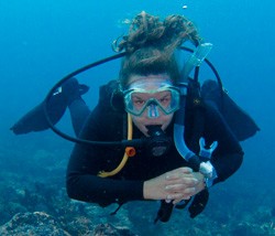 Stephanie Wenclawski ’16 scuba diving off the coast of Bali, Indonesia.